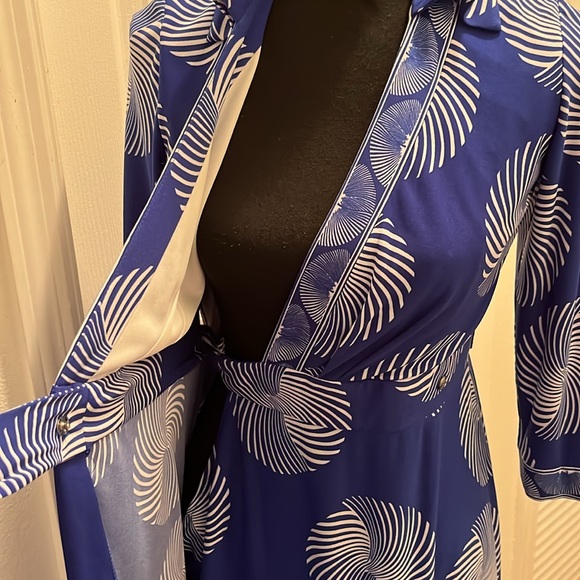 Sandra Darren gorgeous wrap dress - Picture 6 of 8